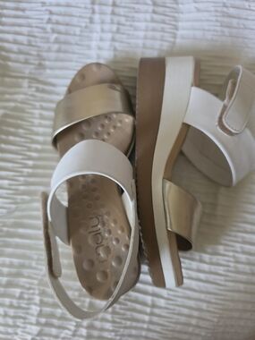 Malu Comfort Platform Sandals - White and Metallic Gold